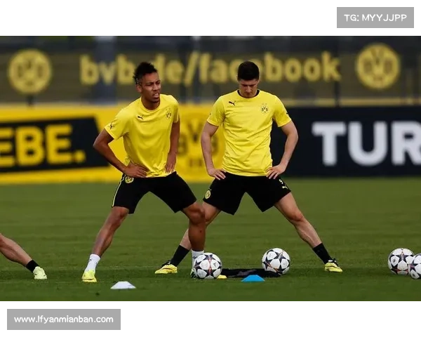 从无人问津到金靴传奇：莱万逆袭成名背后的关键转折重要篇章故事